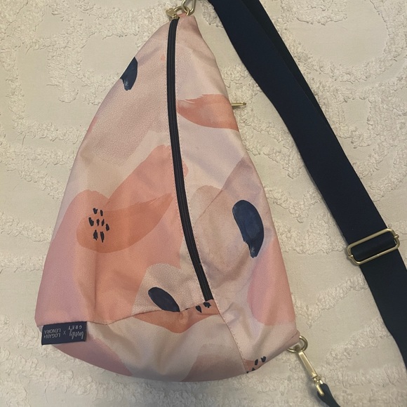 Logan and lenora sling back bag - Picture 3 of 5